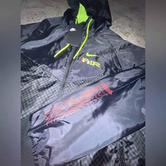 Nike “Catching Air” Black Hoodie Windbreaker Jacket New w/ Tags MSRP: $115 - Picture 3 of 7